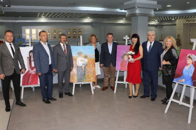 Ressam Gülay Özden'den 'her resmimde kendi izim' sergisi