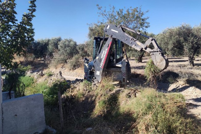 Manisa Saruhanlı'da dere temizliği
