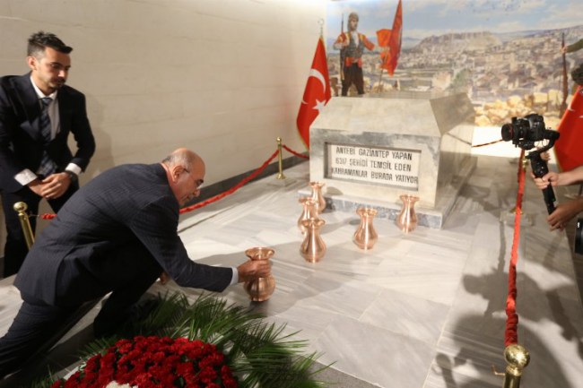 Gaziantepli kahramanların cephe topraklarını şehitliğe bırakıldı