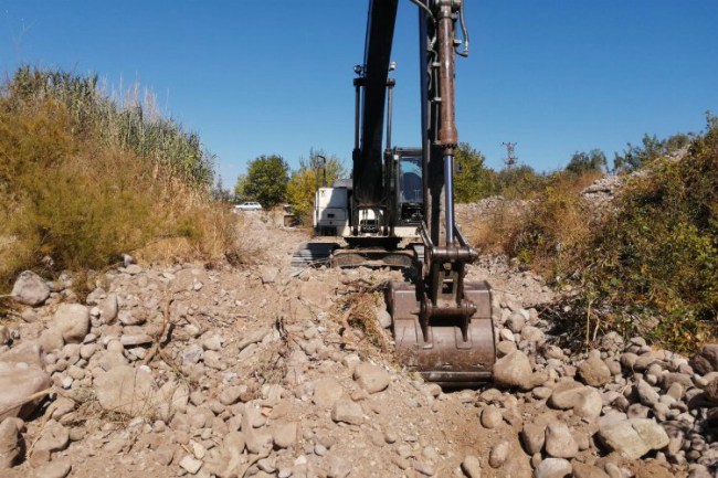 Manisa'da Kale Mahallesi'nde dere temizliği