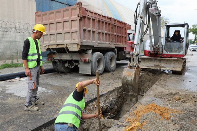 Sakarya'da İbrahim Kangal Caddesi'nin altyapısı yenileniyor