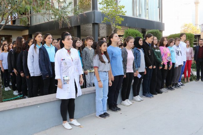 Manisa'da gençler 'Ata'nın Hitabesi'ni okudu