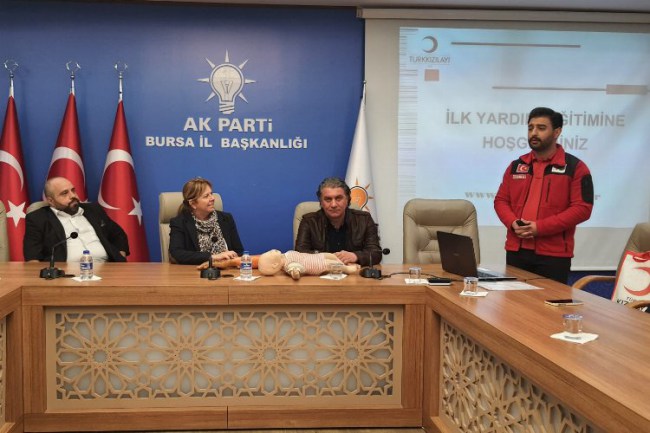 Bursa'da AK Partililere 'ilk yardım' eğitimi