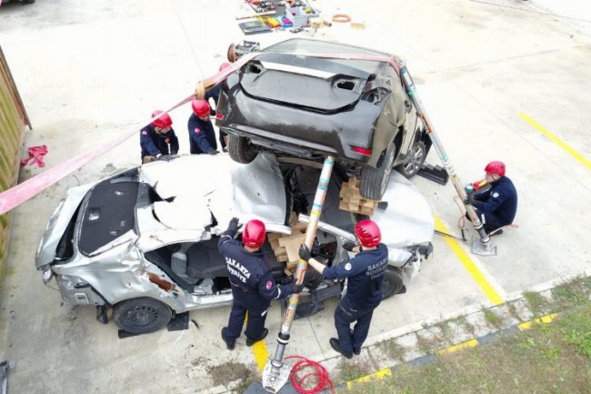 Sakarya Büyükşehir'in kurtarma timleri eğitimleri sürüyor