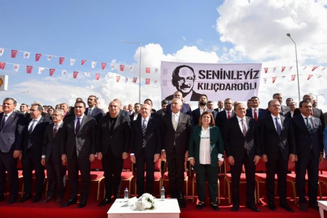 Büyükşehir'den Adana'ya hizmet yağmuru