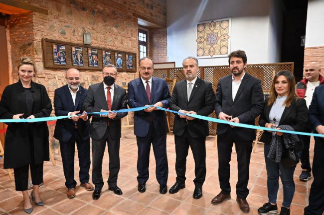 'Konuşan Yazılar' sergisi Bursalılarla buluştu