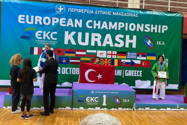 Yunanistan'da İstiklal Marşını okutan Rabia Demir Avrupa Şampiyonu oldu