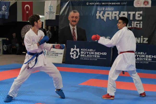 İller arası Karate Ligi Kocaeli'de nefes kesti
