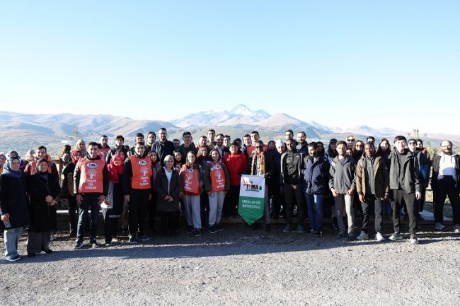 Memduh Büyükkılıç gençlerle buluştu