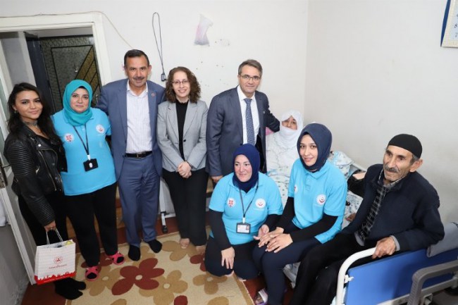 Bursa Yıldırım'da 'Vefa' ekipleri yaşlıların yanında