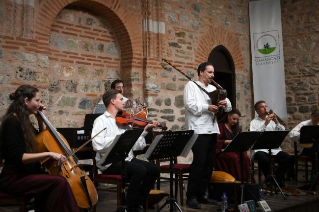 Bursa Osmangazi'de Macaristan ezgileri yankılandı