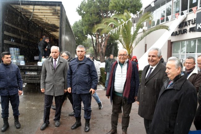 Kaymakam Yapıcı, Deprem Yardım Merkezi’ni ziyaret etti