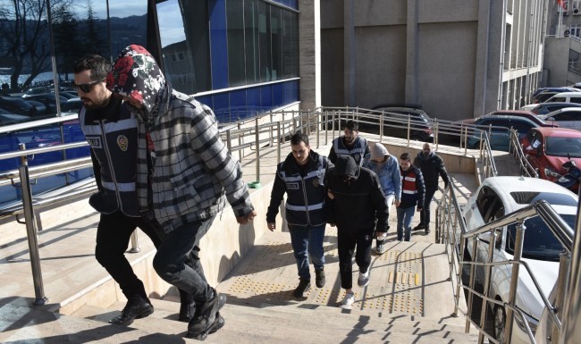 Zonguldak’tan motosiklet çalan hırsızlar Bartın’da yakalandı