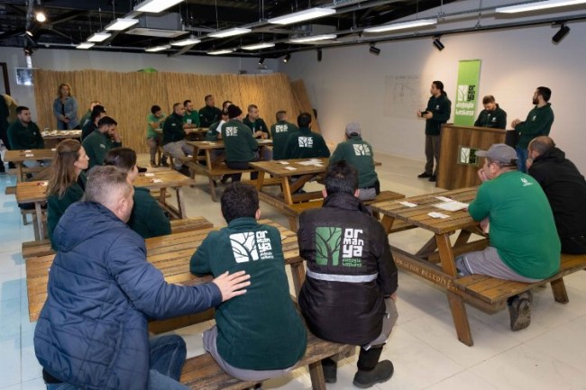 Kocaeli'de KO-MEK'ten hayvan bakıcılığı eğitimi