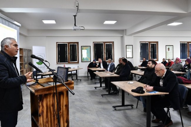 Bursa Osmangazi'de 'Üzüm Yetiştiriciliği' anlatıldı