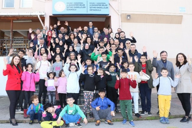 Kocaeli Büyükşehir'den gönüllü personeline işaret dili