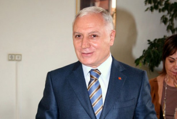 Tutuklu Prof. Dr. Haberal, Tıp Bayramı'nı kutladı