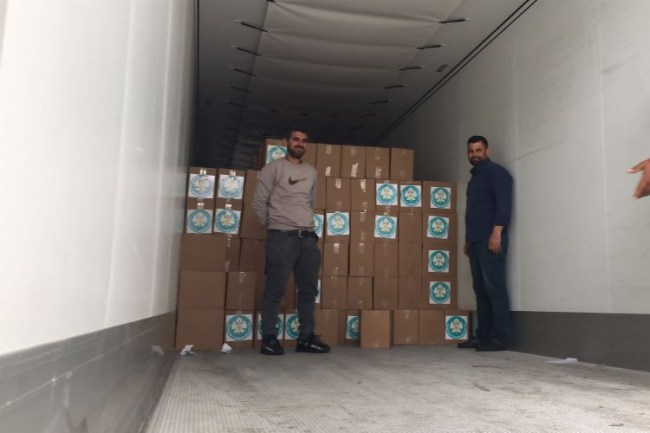 Manisa'nın gıda kolileri Hatay'a ulaştı