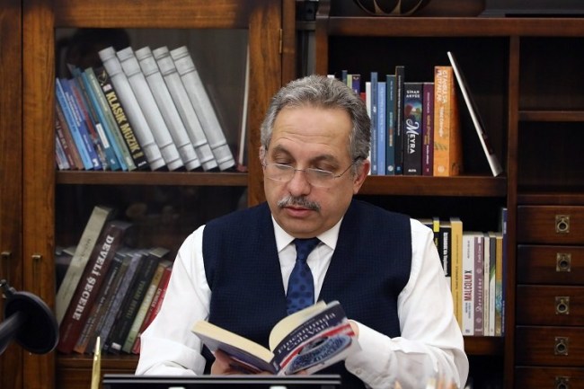 Mustafa Yalçın'ndan 'kütüphane' mesajı