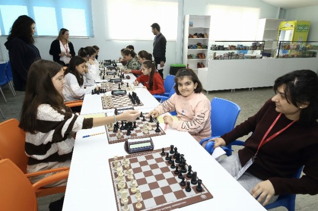 Bursa Yenişehir'de satranç rüzgârı