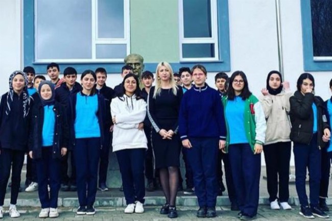 Kütahya'da gençler zararlı maddelere karşı bilgilendiriliyor