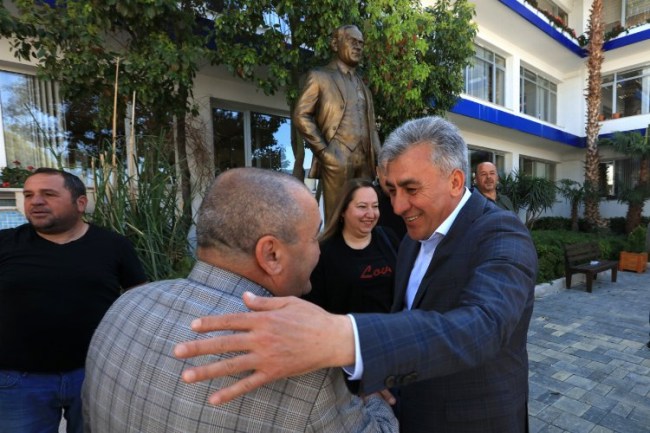 EYT'li çalışanlardan Güzelbahçe Belediyesi'ne veda