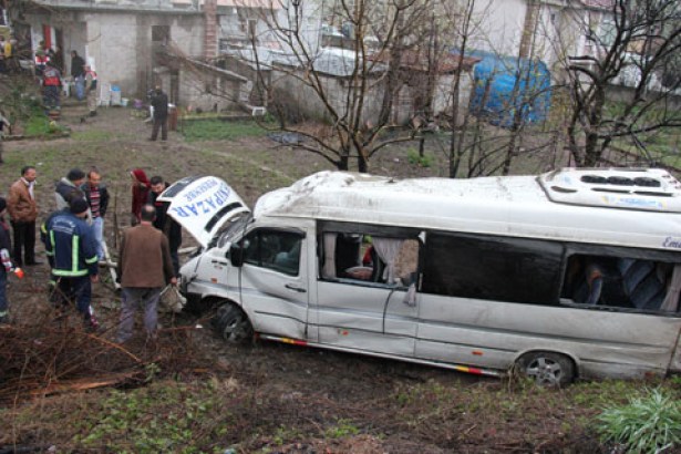 İşçi minibüsü devrildi: 16 yaralı