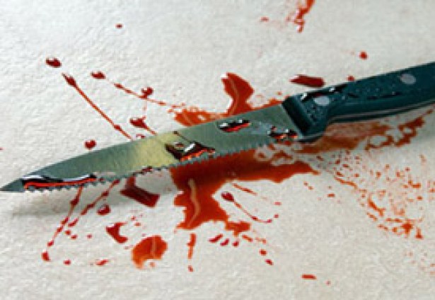 Çocuğu boğazını keserek öldürdü