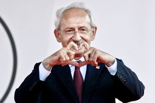 Başkan Erkiş'ten CHP'ye hediye marş