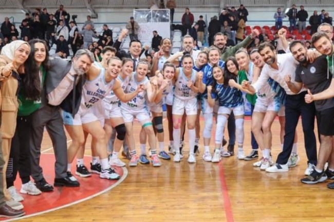 İzmitli Periler Play-Off'a zaferle başladı
