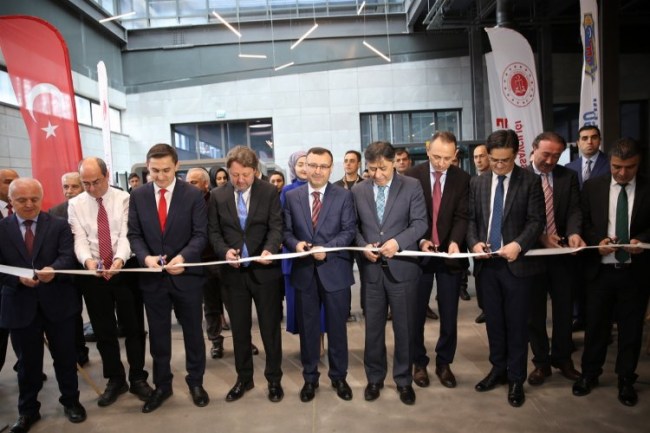 Hükümlü ve tutukluların eserleri AGÜ'de sergilendi