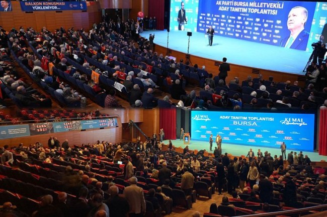 AK Parti ve CHP Bursa'da aday şov için yarıştı! Kim kazandı?