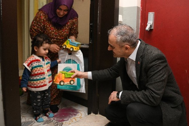 Çayırova'da her eve bayram çikolatası