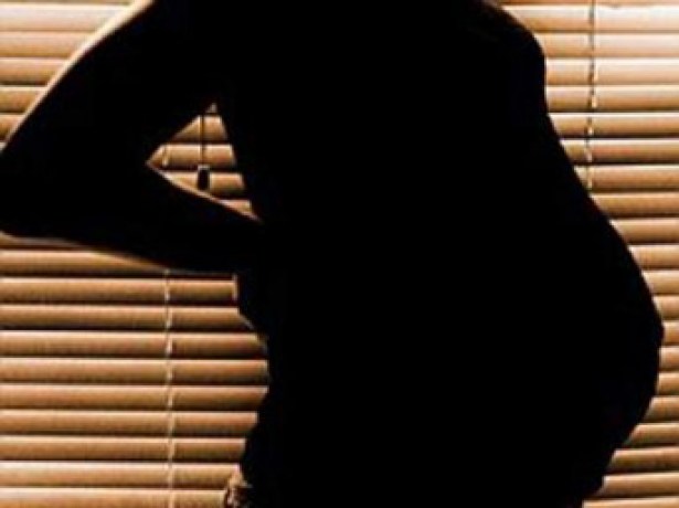 Hamile kadına 'namus' işkencesi