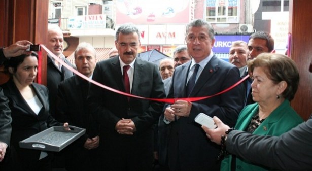 Toptan, hediyelerini valiliğe bağışladı!..