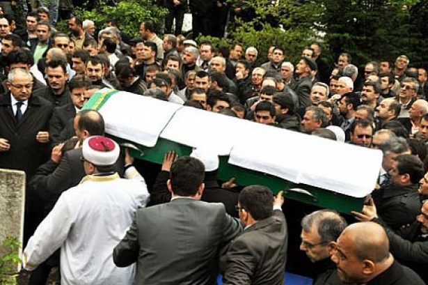 Son yolculuğuna uğurlandı..