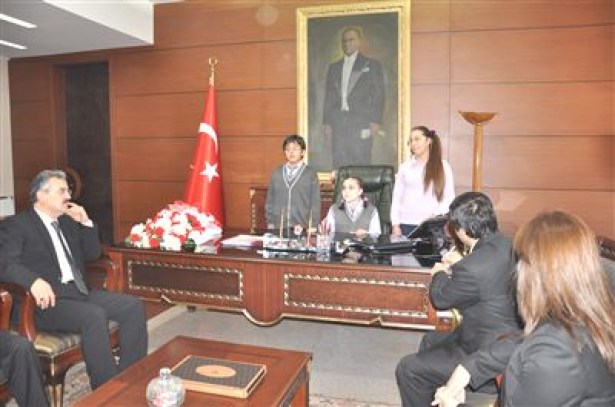 Ayyıldız ve Özbek, koltuklarını devretti