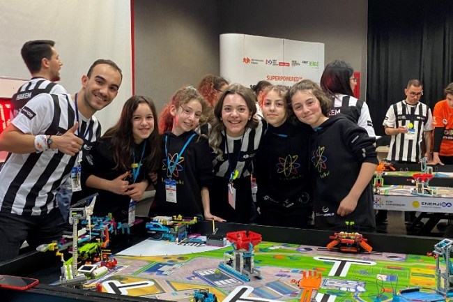 Büyükşehir'den Gölcüklü robotik takımına destek