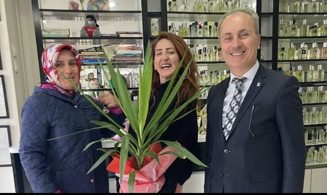 AK Parti’den çiçekli özür ziyareti