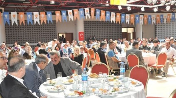 "Encümeni seçmekten aciz başkan!.."