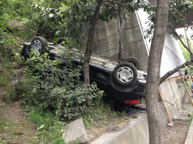 El frenini çekmeyi unuttu!..