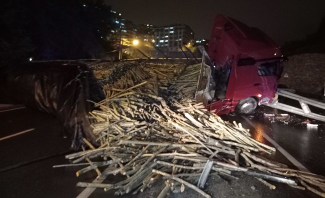 Kozlu’da kaza.. Yol trafiğe kapandı
