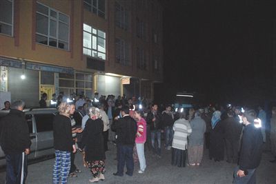 Maaşlarını alamayan işçiler haczi engelledi