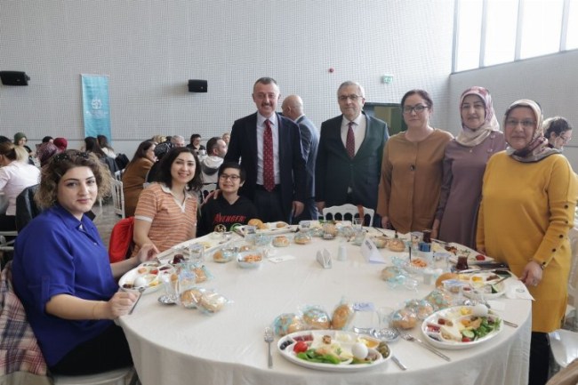 Kocaeli'de Ebeler ve Hemşireler Haftası kutlandı