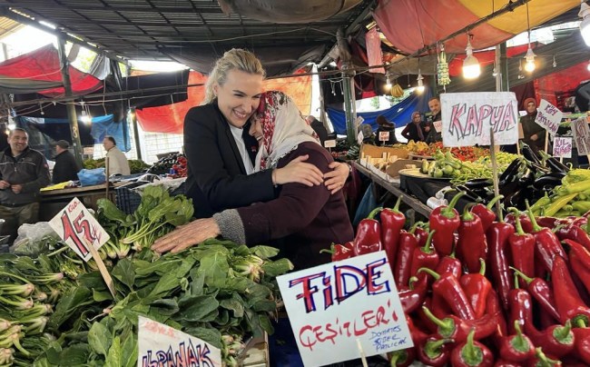 Merve Kır Kozlu’da pazar’a daldı