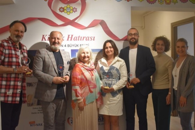 Kitvak'tan moda tasarımcılarına teşekkür