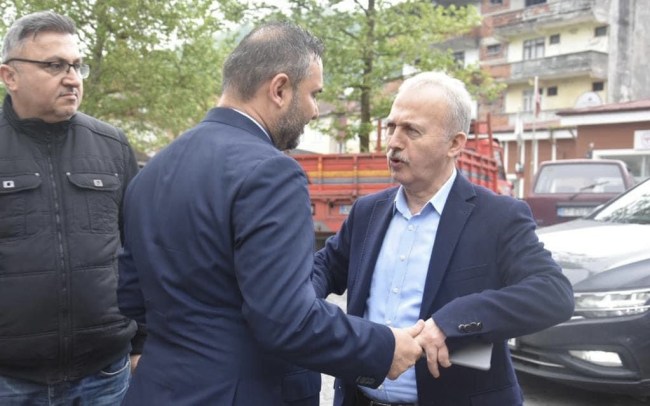 Hamdi Uçar ve Nejdet Tıskaoğlu kol kola