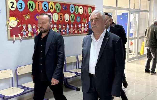 MHP kadroları okulları geziyor