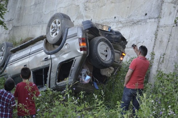 İki ayrı kazada 8 kişi yaralandı.