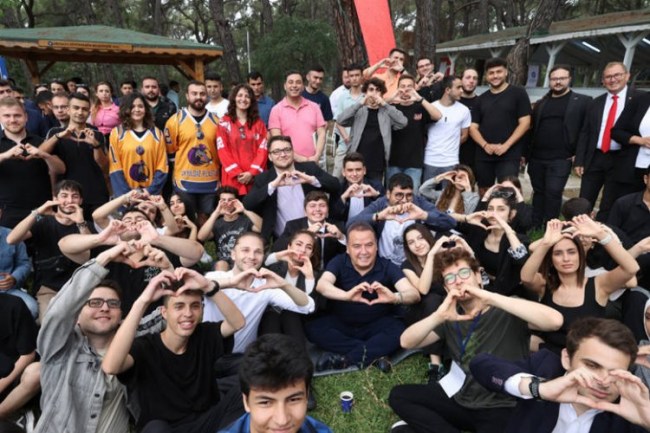 Başkan Muhittin Böcek 19 Mayıs'ı gençlerle kutladı